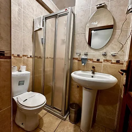 Seven Park Hotel *