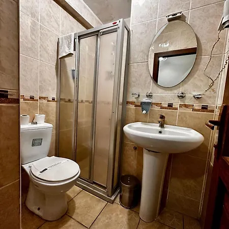 Seven Park Hotel *