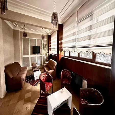Seven Park Hotel *